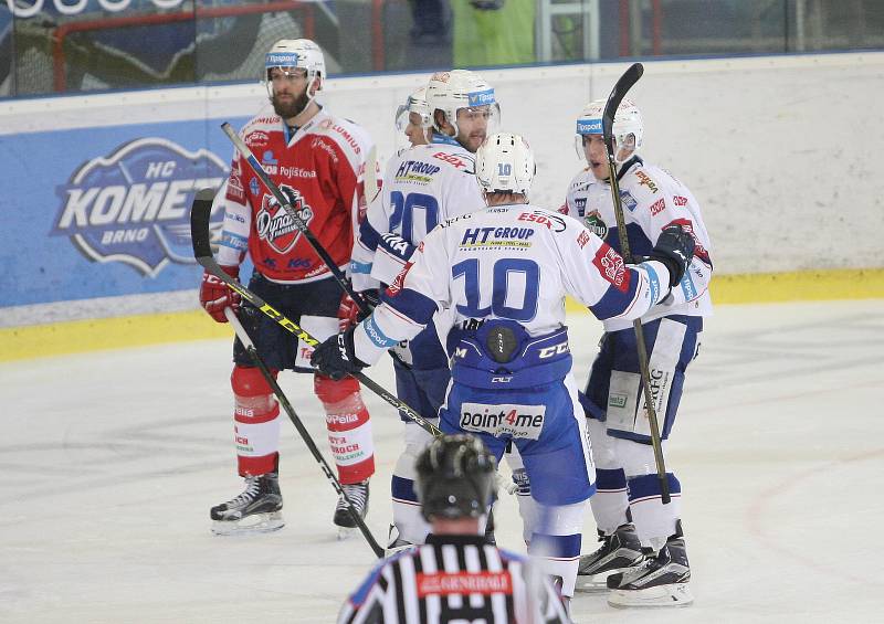 Devítizápasové čekání na vítězství v normální hrací době je u konce. Hokejisté brněnské Komety porazili v 47. extraligovém kole Pardubice 4:1 a z tříbodového zisku se radují poprvé od 8. ledna, kdy doma zdolali Liberec 3:0.