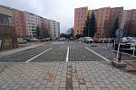 Parkoviště v brněnské Švermově ulici v Bohunicích je větší o 12 parkovacích míst.