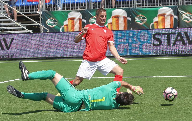 Premiérový ročník Souboje legend v malém fotbalu v Brně okořenila svojí účastí i stará garda slavné Barcelony.