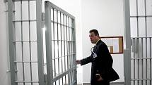 Do speciální budovy se nedostanou všichni mladí vězni. Nejsou tam recidivisté, ale jen vězni, kteří jsou trestaní poprvé. V České republice jde o unikát. 