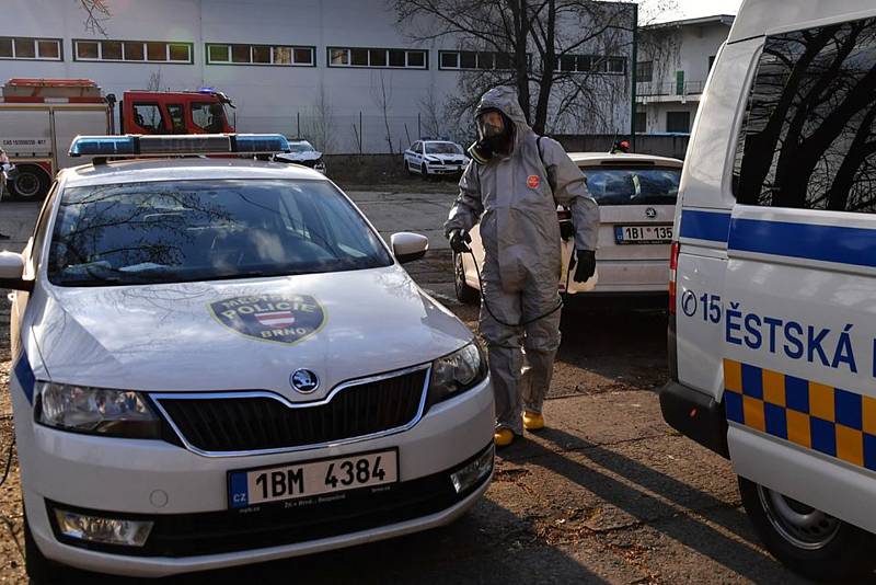 Dekontaminace strážníků a techniky Městské policie Brno kvůli koronaviru.