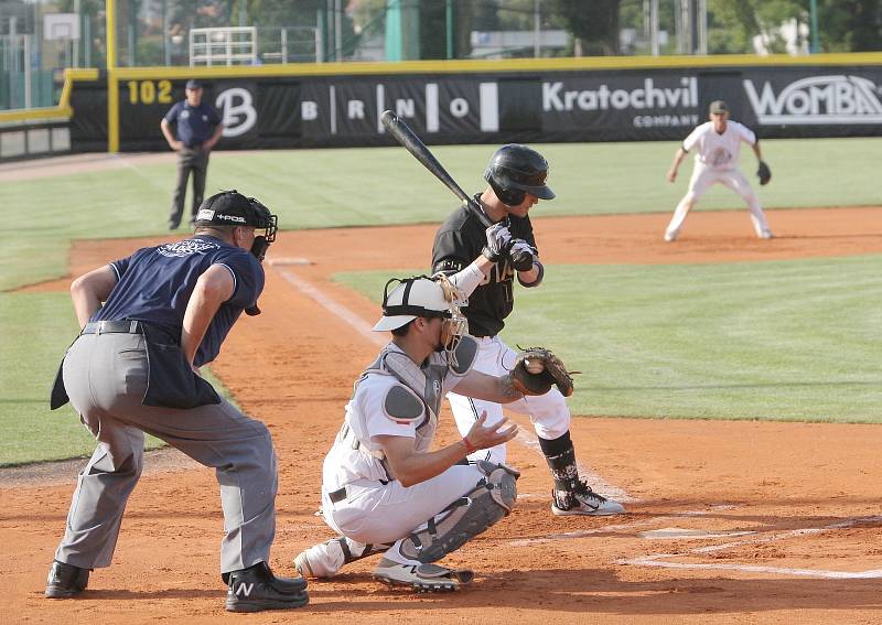 Baseballisté brněnských Draků v neděli večer ve finále CEB Cupu doma přehráli 5:0 pražské Eagles.