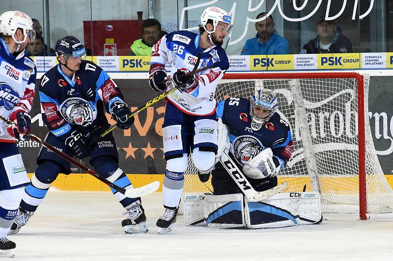 11.kolo extraligy ledního hokeje mezi domácí Kometou Brno (Martin Zaťovič) a Libercem (17 Lukáš Derner a 35 Roman Will).