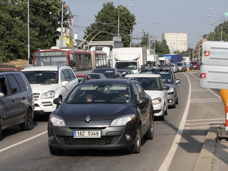 Trpělivostí se musí obrnit lidé, kteří projíždějí brněnským Velkým městským okruhem. Od dnešního dne začala jeho částečná uzavírka.