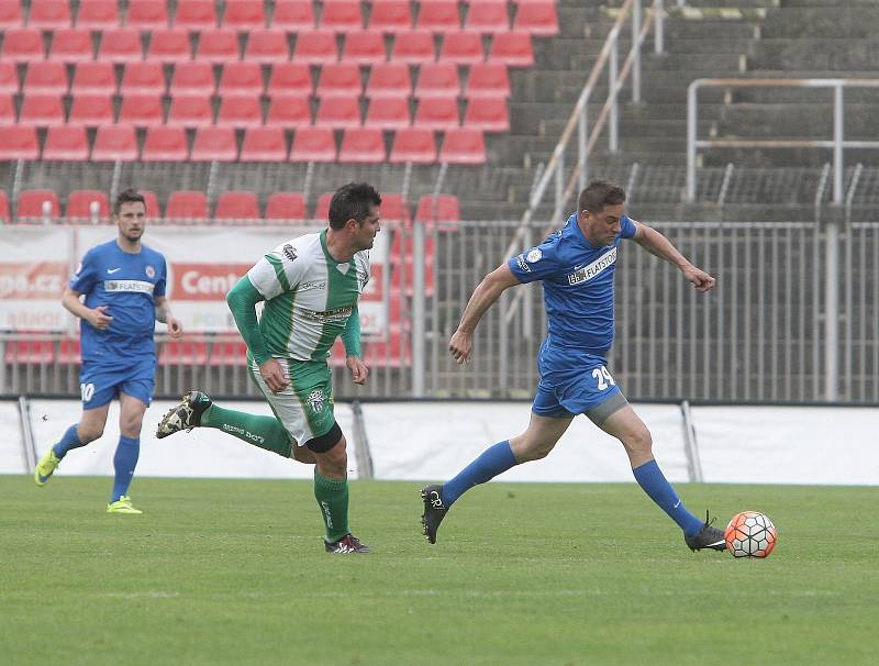 V podstatě jen devět minut stačilo fotbalistům Bzence, aby rázně nakročili za ziskem krajského poháru. Tišnov ve finále na stadionu v Srbské ulici padl vysoko 0:5, když jej srazily tři góly hned v úvodu zápasu.