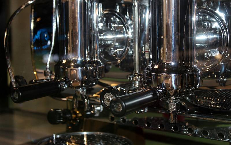 Největší a nejdražší výstavu brněnského vědeckého parku VIDA! obdivují návštěvníci od pondělí. Kromě gotického kávovaru za dvacet tisíc dolarů proniknou například do tajů správné přípravy oblíbeného aromatického nápoje.