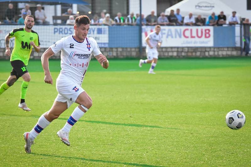 Líšeňští fotbalisté (v bílém) remizovali ve třetím kole FORTUNA:NÁRODNÍ LIGY na domácím hřišti s Ústím nad Labem 0:0.