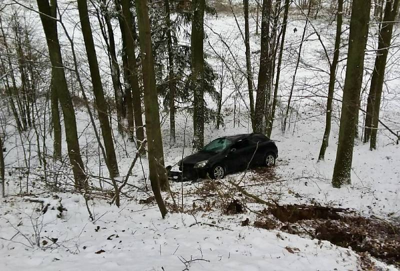 Sněžení a námraza na jihu Moravy způsobily řadu dopravních nehod.