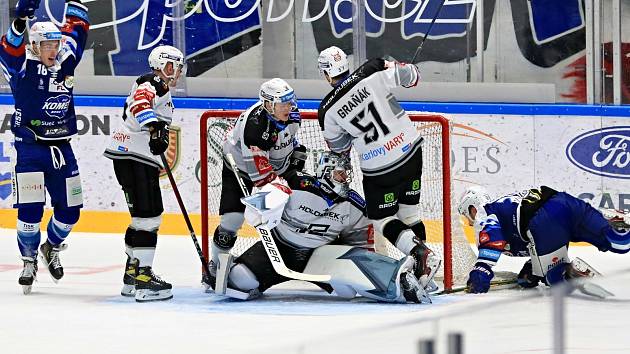 Hokejisté Komety Brno (v modrém) se poprvé v novém roce představili na domácím ledě proti Karlovým Varům. Foto: HC Kometa Brno/Vít Golda