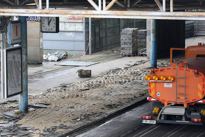 Lednové opravy brněnského autobusového nádraží na Zvonařce, které také mohou mít vliv na vyšší prašnost.