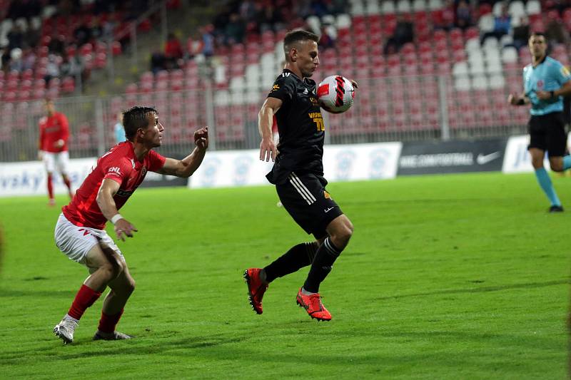 Brněnští fotbalisté (v červeném) remizovali s Varnsdorfem 2:2.