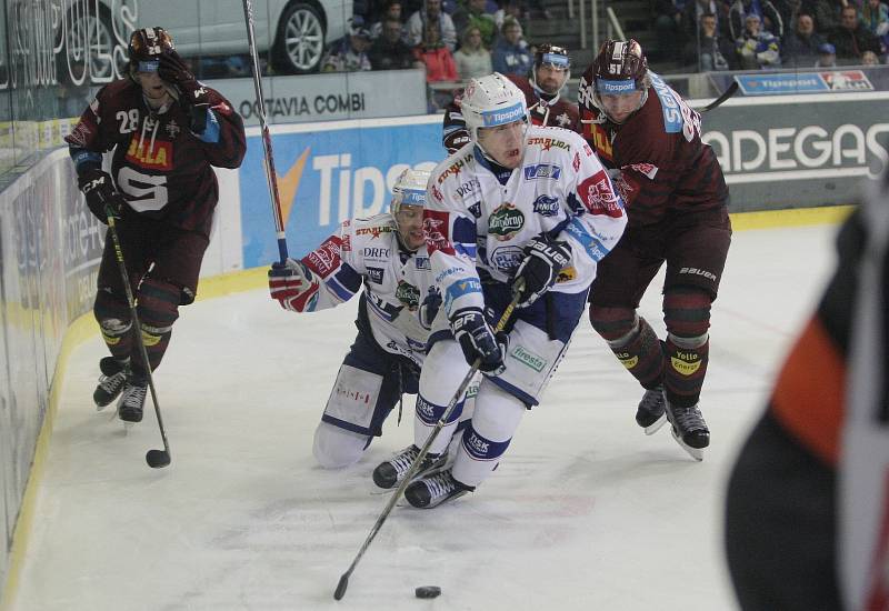 Hokejisté brněnské Komety vyřadili ve čtvrtfinále play-off extraligy rivala pražskou Spartu v pouhých čtyřech zápasech. Triumf 4:0 na zápasy dovršili Brňané v domácím prostředí po výhře 4:1.