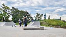 V lokalitě nad pivovarem na Starém Brně otevřeli ve středu nový skatepark.