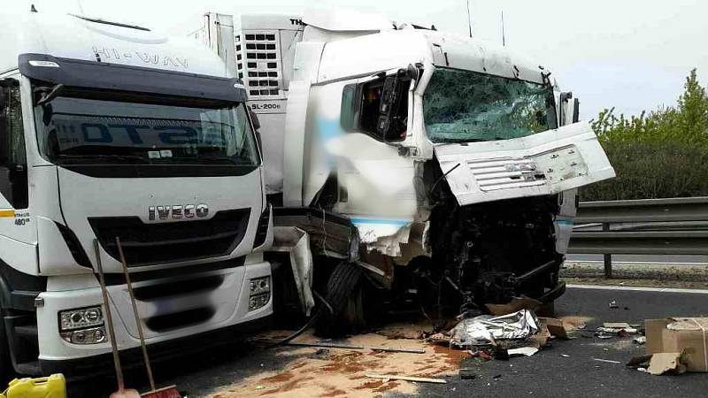 Hromadná nehoda kamionů na dálnici D1 u Brna ve směru na Vyškov. Měla tragické následky.