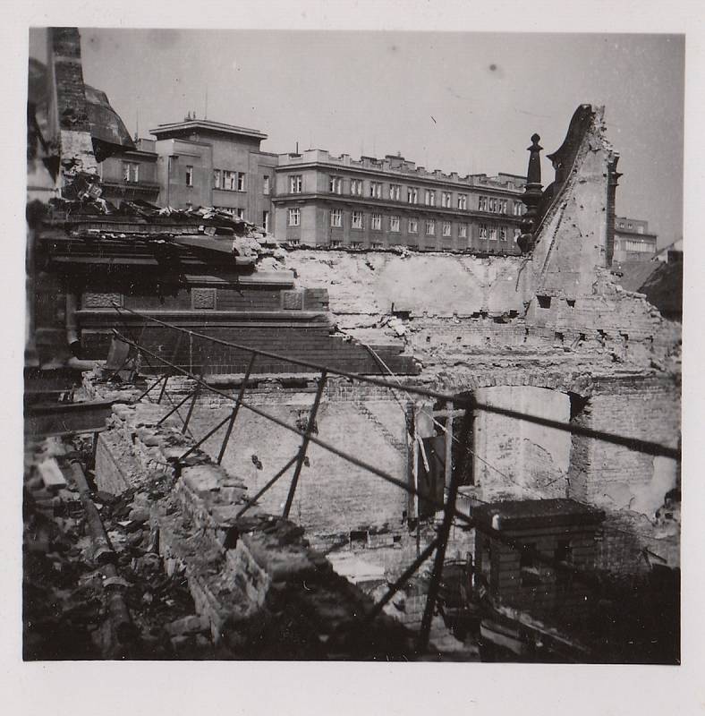 Následky sovětského bombardování Brna v dubnu 1945.