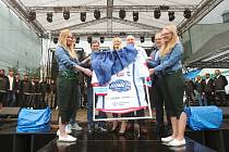 Na Dni Starobrna se představila i skupiny Queenie. Rovněž byl představen a pokřtěn nový dres Komety Brno.