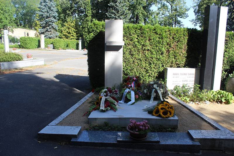 Před devadesáti lety zemřel hudební skladatel Leoš Janáček. Jeho památku u hrobu uctilo asi třicet lidí.