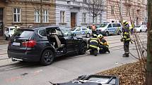 Kvůli nehodě tramvaje a osobního auta byla od tři čtvrtě na jedenáct dopoledne neprůjezdná ulice Veveří.