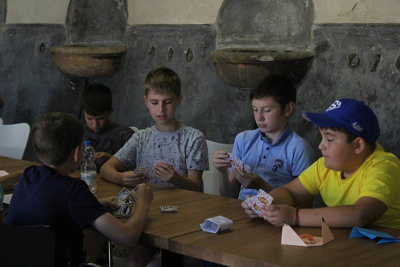 Ukrajinské děti se na táboře na Špilberku učí o moravské historii i českému jazyku.
