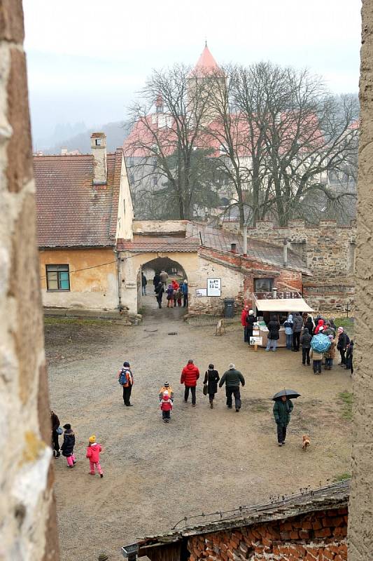 800. výročí první zmínky o hradu Veveří oslavili hudnou Michnovy Louty české.