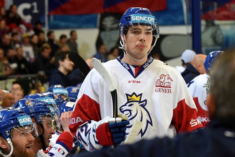 Carlson Hockey Games v brněnské DRFG aréně mezi Českem v bílém (Filip Chytil) a Švédskem.