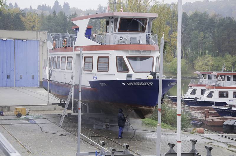 Právě přípravě lodí z Brněnské přehrady na zimu je věnovaný díl seriálu Za zavřenými dveřmi.