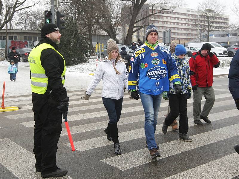 Hokejové hry v Brně za Lužánkami: zápas mezi Kometou a Plzní.