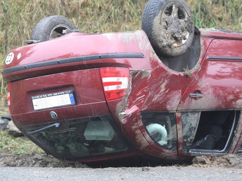 U nehody mezi Bystrcí a Žebětínem v Brně zasahovali hasiči i policisté.