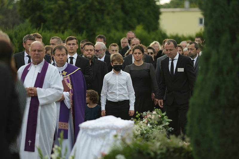 Pohřeb a uložení urny v rodném hrobě Libuše Šafránkové ve městě Šlapanice.