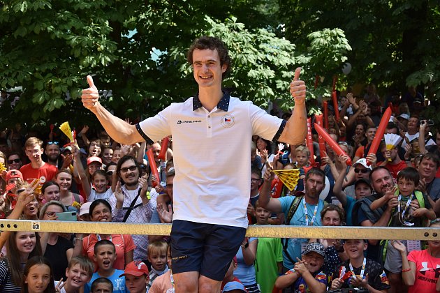 Lezec Adama Ondra byl bouřlivě přivítán na brněnském olympijském festivalu.