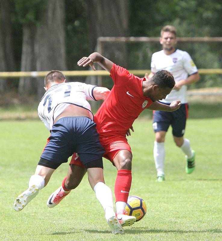 Fotbalisté brněnské Zbrojovky remizovali v premiérovém utkání přípravy na hřišti Žebětína 1:1 se slovenskými Zlatými Moravci.