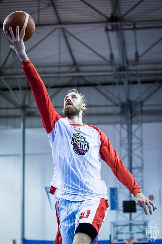 Brněnští basketbalisté (v bílém) podlehli Nymburku 82:101.