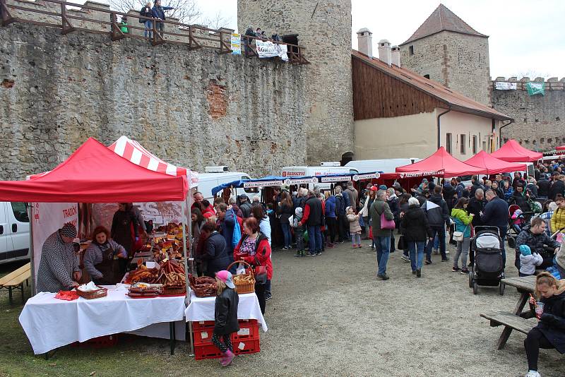 Na brněnský hrad Veveří se o víkendu sjeli milovníci moravského uzeného.