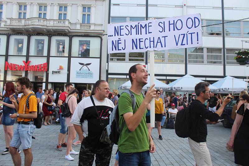 Brněnská demonstrace proti premiérovi Andreji Babišovi.