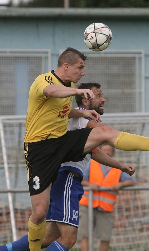 Fotbalisté Rosic trápili v prvním kole Mol Cupu nevýrazné Znojmo, kterému stačil na postup jediný gól Davida Ledeckého.