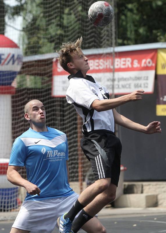 Největší a nejstarší futsalový turnaj na jižní Moravě Saňař Cup v Sokolnicích ovládl Kalvec Team.