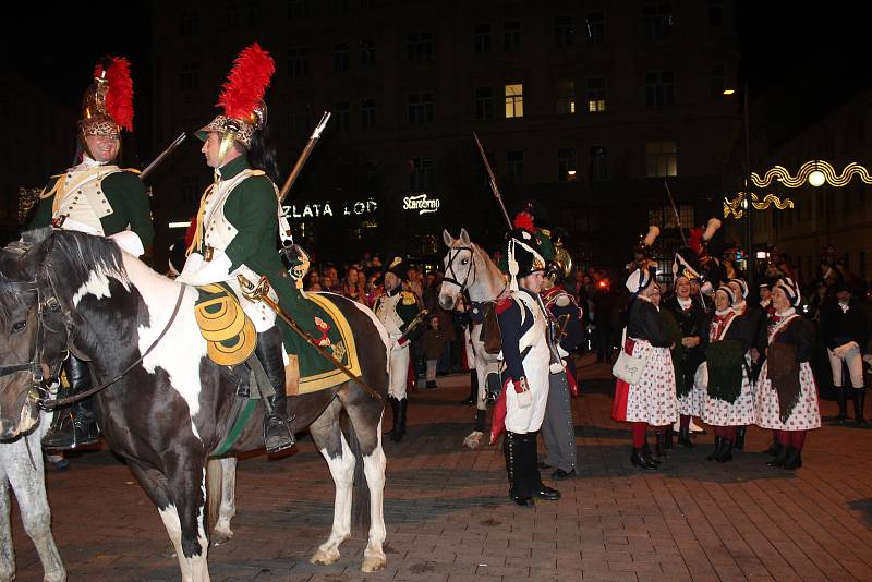 Francouzský císař Napoleon prošel se svým vojskem v sobotu v podvečer historickým centrem Brna.