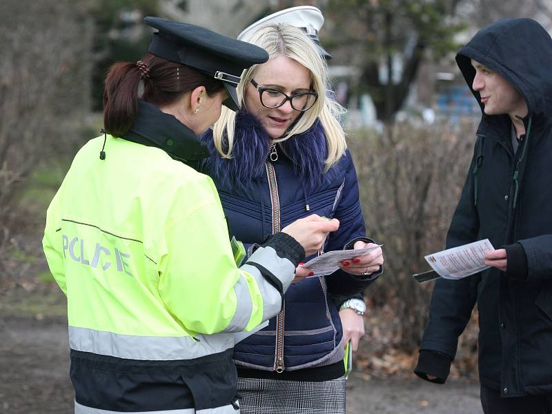 Brno, Moravské náměstí 4.2.2020 - preventivní akce Policie ČR zaměřená na viditelnost chodců v silniční dopravě