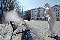 Brno 6.4.2020 - začala plošná dezinfekce veřejných prostor na náměstí Svobody