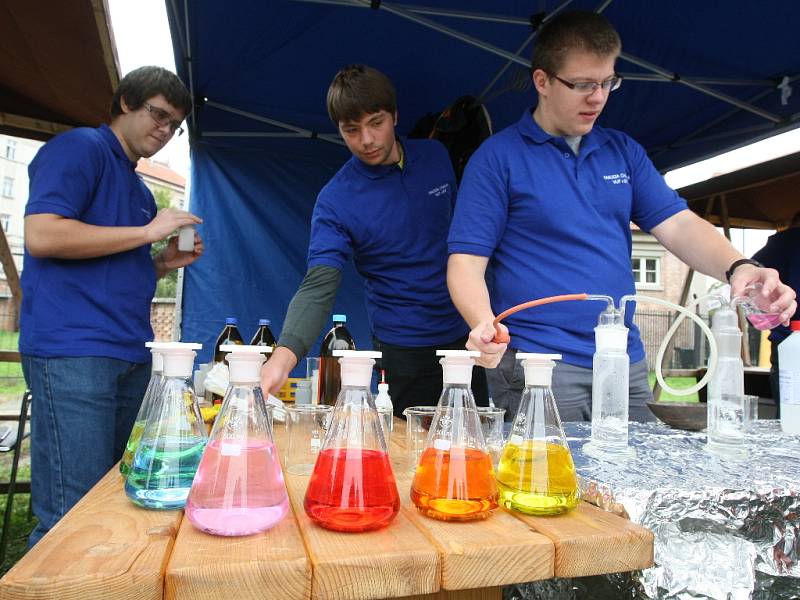 Že je věda tak trochu i hra ukazuje Den vědců, který se každý rok pravidelně koná v Brně.