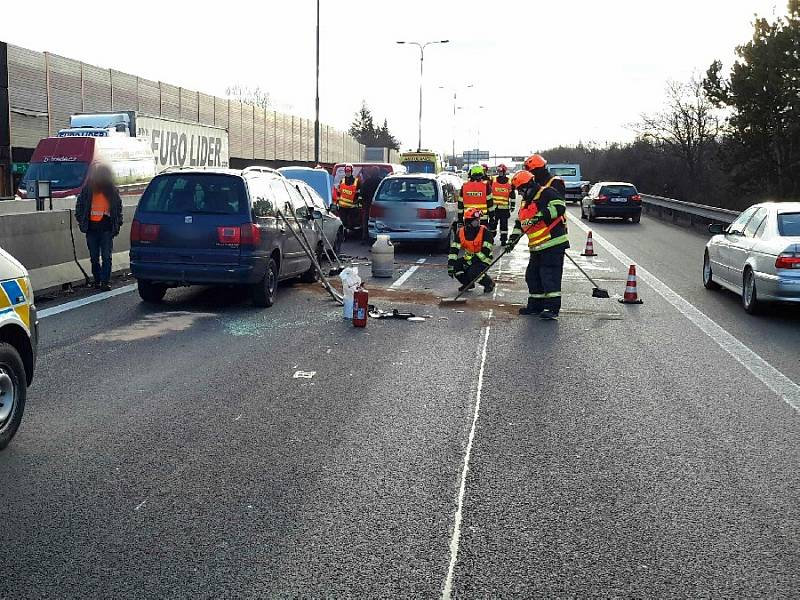 Nehoda na 190. kilometru zablokovala dopravu.