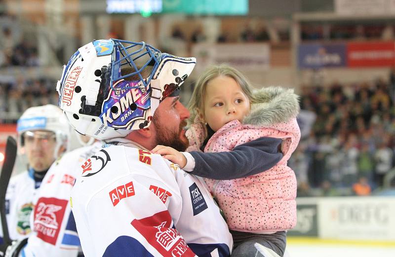 Hokejisté brněnské Komety vyřadili ve čtvrtfinále play-off extraligy rivala pražskou Spartu v pouhých čtyřech zápasech. Triumf 4:0 na zápasy dovršili Brňané v domácím prostředí po výhře 4:1.