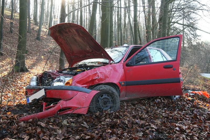 Nehoda auta mezi obcemi Ochoz u Brna a Březina.