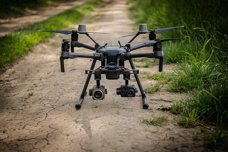 U rozsáhlých požárů lesních porostů i v nepřístupném terénu pomůže jihomoravským hasičům nový dron.