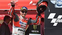 Vyhlášení vítězů závodu Moto GP - 1. Andrea Dovizioso, 2. Jorge Lorenzo a 3. Marc Márquez