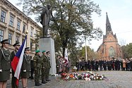 Položením věnců k soše prezidenta Masaryka si lidé v Brně připomněli vznik Československa.