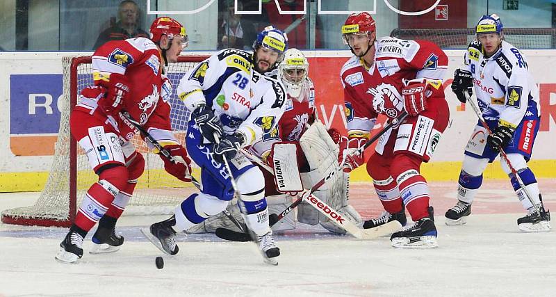 Hokejisté brněnské Komety proti třineckým Ocelářům.