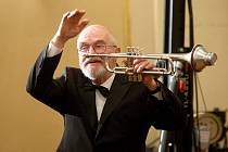 Brněnský jazzový trumpetista a skladatel Jaromír Hnilička v premiéře odehrál Brněnskou suitu.