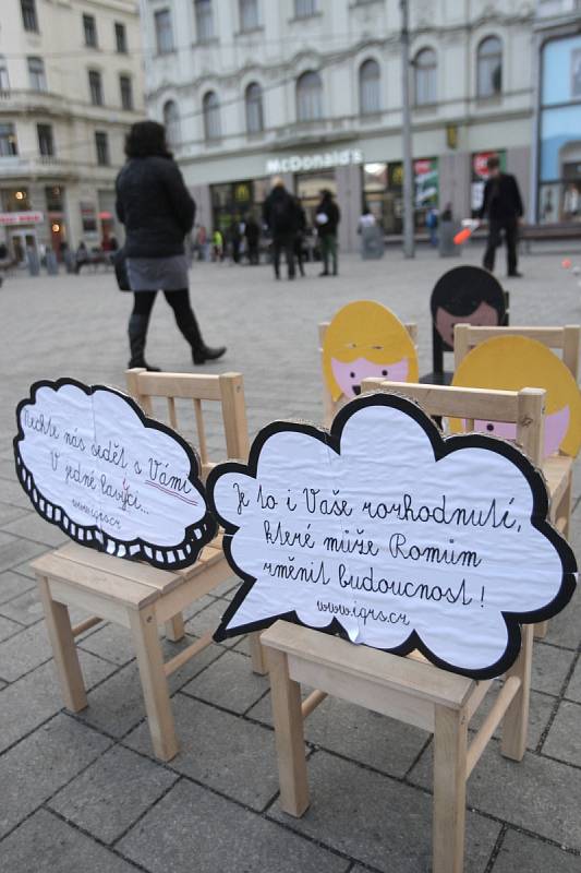 Na náměstí Svobody se v úterý odpoledne tyčilo cirkusové šapitó. Do brněnského centra totiž zavítal Kiosek lidských práv, filmový cirkus proti rasismu a nesnášenlivosti.