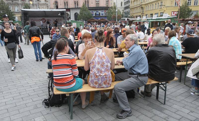 Slavnosti vína na brněnském náměstí Svobody. 